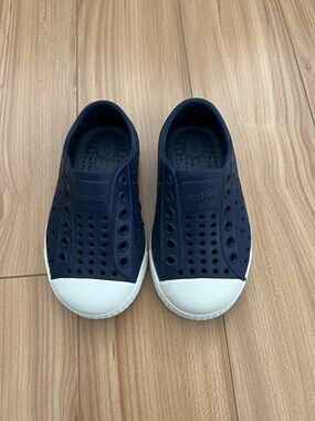 Native Kids Slip-On Water Shoes in Navy and White